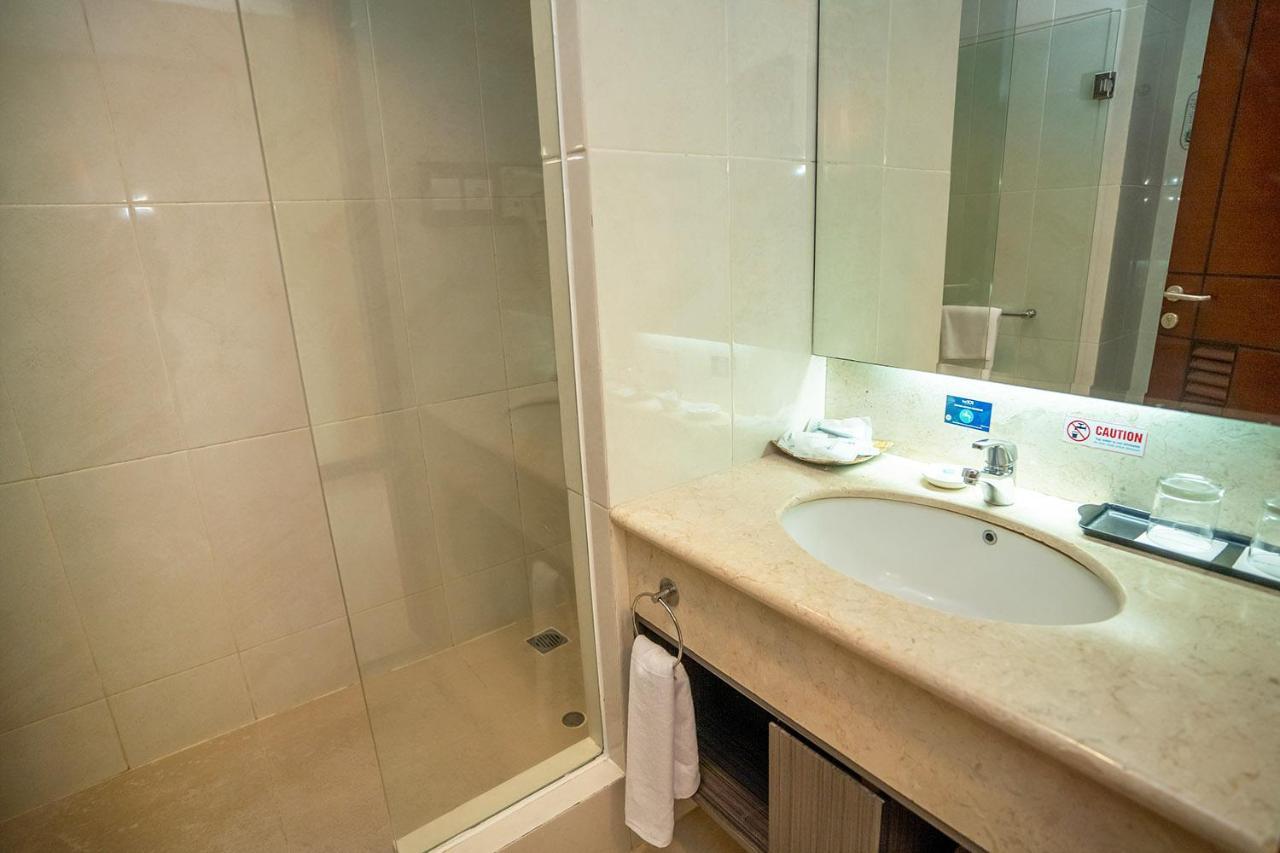 Executive Suite,1381593314:JPEG